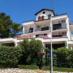 Bed & Breakfast Pansion Klaudija ***